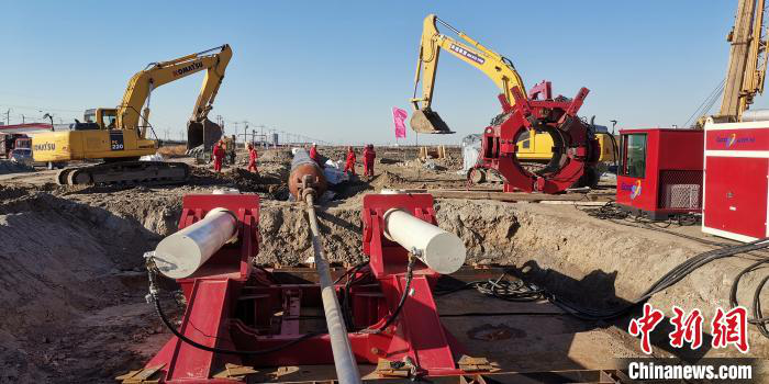 國內最大口徑最（zuì）長距離管道海底定（dìng）向鑽穿越成功2019.11.19