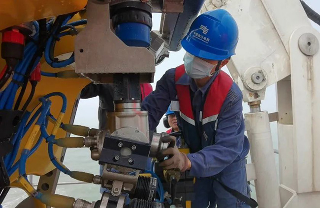 打破國外技（jì）術壟斷！南網超高（gāo）壓首次自主完（wán）成國內500千伏（fú）海底電纜拋石保護