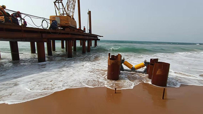 尼（ní）日爾-貝寧原油外輸管線項目海上終端工程-近岸段海底管線均已順利拖拉就位