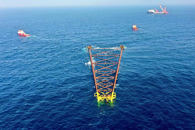 亞洲第一深水導管架“海基一號”海上安裝就位