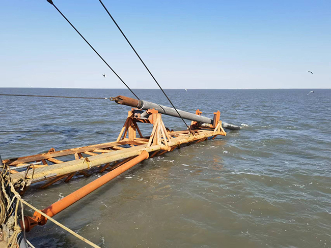 冀東南堡1-29儲氣庫先導試（shì）驗（yàn）地麵工程注采集輸管道（dào）項目鋪管船（chuán）施工項目進展順利