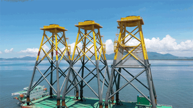 全球首台“導管架風機 網箱”風漁融合一體化裝備（bèi）順利完（wán）成海上安裝