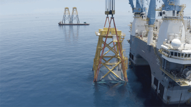 全球首（shǒu）台“導管架風機 網箱”風漁融（róng）合一體（tǐ）化裝備順利完成海上安裝