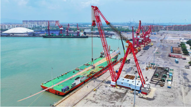 292米！全球葉輪直徑最（zuì）大風電葉片在東方八所港裝船出海（hǎi）