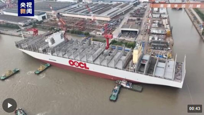 399.99米長！全（quán）球最大集裝箱船完成（chéng）出塢