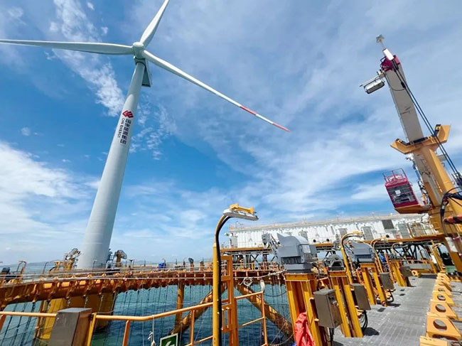 全球首座風漁融合浮式平台投產發電