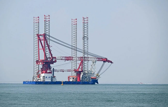 國（guó）內（nèi）綜合性能最強的“第四代 ”海上風電施工（gōng）平台“港航平5”開啟海試
