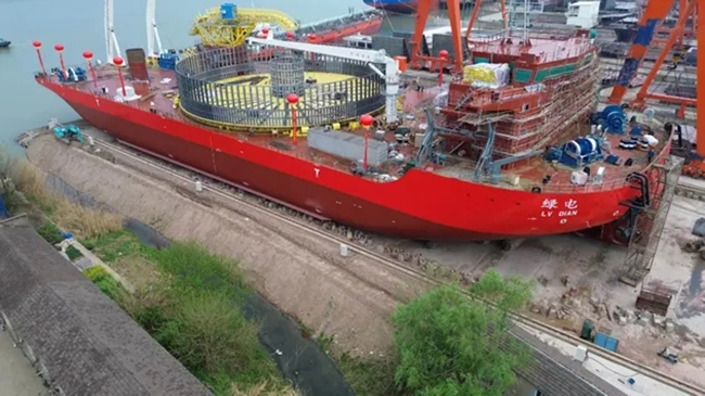 12000噸！國產（chǎn）最大載纜量鋪纜船“綠電”號（hào）成功下水（shuǐ）