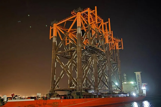 天津智能製造基地最大導管架完成裝船作業
