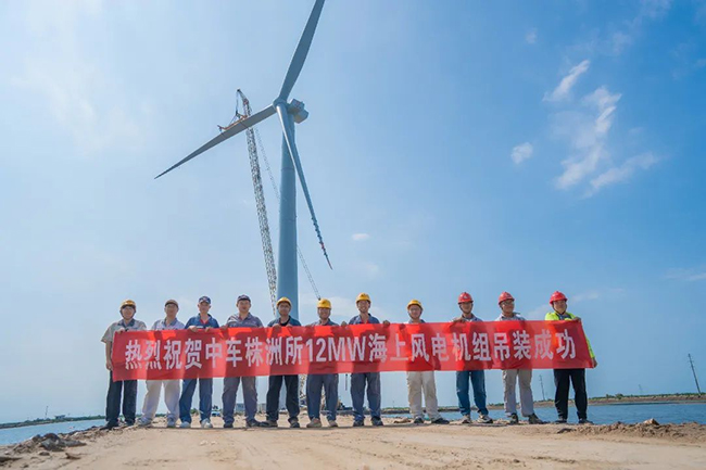 高鐵可靠性（xìng）基因賦能（néng），中車株洲所12MW海上雙饋（kuì）風電機組成功（gōng）吊裝