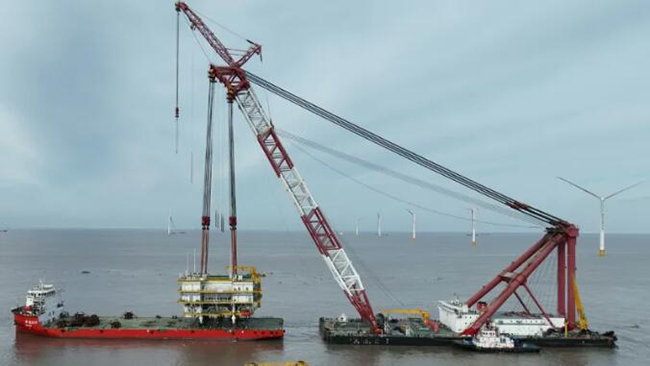 國信大豐海上（shàng）風電項（xiàng）目升壓站吊裝任務圓滿完成（chéng）