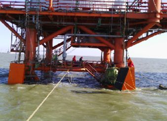 中信能源天時集（jí）團月東油田海上采油平台A1、A2靠（kào）船件設計、製作（zuò）、現場安裝項目（2013年--天時集團）