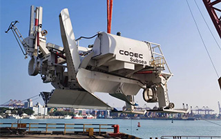 我國首次深水犁式挖溝機海試成功