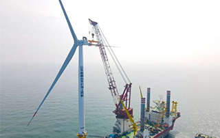 國內首台平價海上高（gāo）定機型完成吊裝！