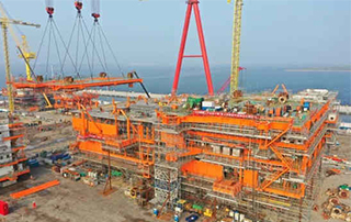 我國首個海洋油氣裝備“智能製造”項目（mù）上部組塊全麵封頂