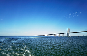 青島膠州灣海底（dǐ）管道浮拖安（ān）裝工程順利完工