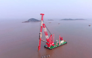 國內首艘110米架高旋轉式打樁船“三航樁（zhuāng）22”完成（chéng）首秀