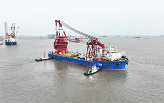 3600T自航式全回（huí）轉起重船“電建誌高（gāo）”啟航