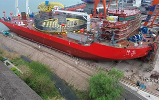 12000噸！國產最大載（zǎi）纜量鋪纜船“綠電”號成功（gōng）下水