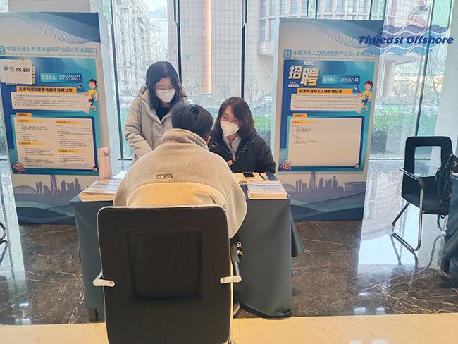 十裏春風，隻（zhī）為聘你，萬事（shì）俱備（bèi），職等你（nǐ）來！